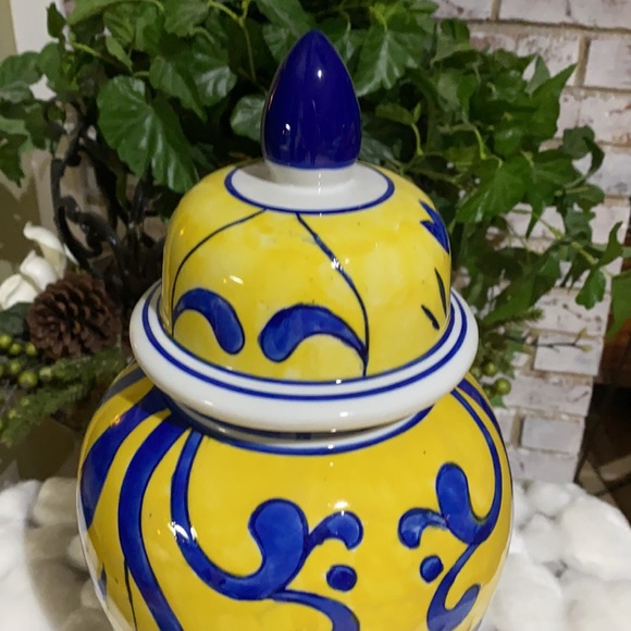 Beautiful Ginger Jar. - Picture 2 of 3